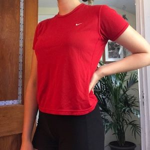 2/$15💜NIKE RED ATHLETIC CROPED TEE